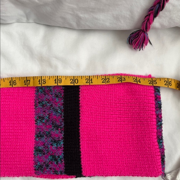 Pink and Black woman’s Winter Hat and Scarf Set - Picture 8 of 10